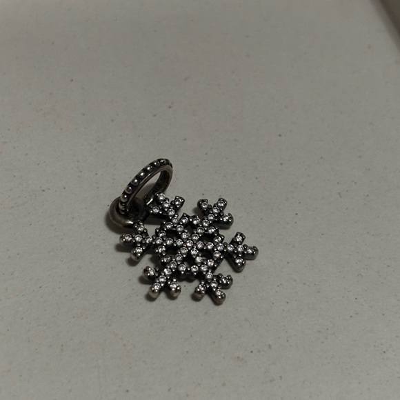 Pandora Silver Snowflake charm - Picture 2 of 2